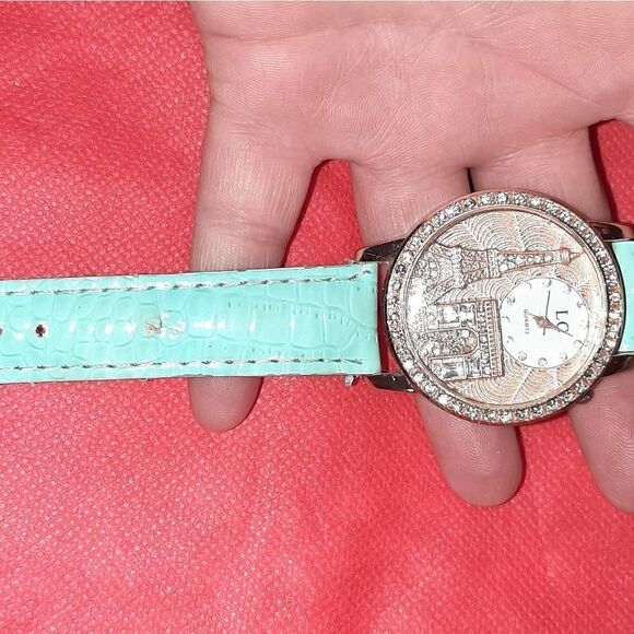 LC quartz ladies watch w a large round face - Picture 4 of 8